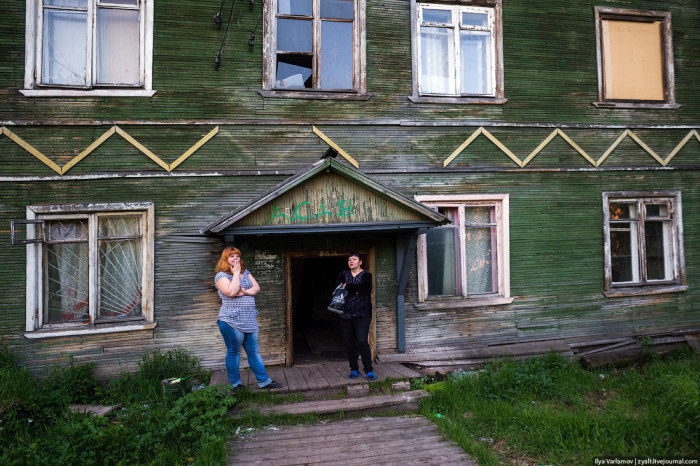 Гниющие бараки Архангельска (71 фото + 3 видео)