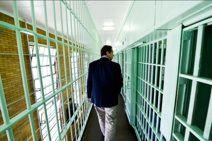 Из американской тюрьмы строгого режима сбежали двое заключенных (20 фото)