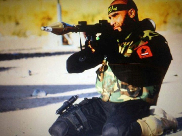 «Иракский Рэмбо» Абу Азраил сделал новый устрашающий снимок (5 фото)
