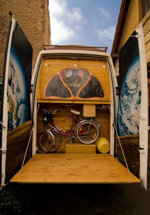 Самодельный дом на колесах на базе грузового фургона (27 фото)