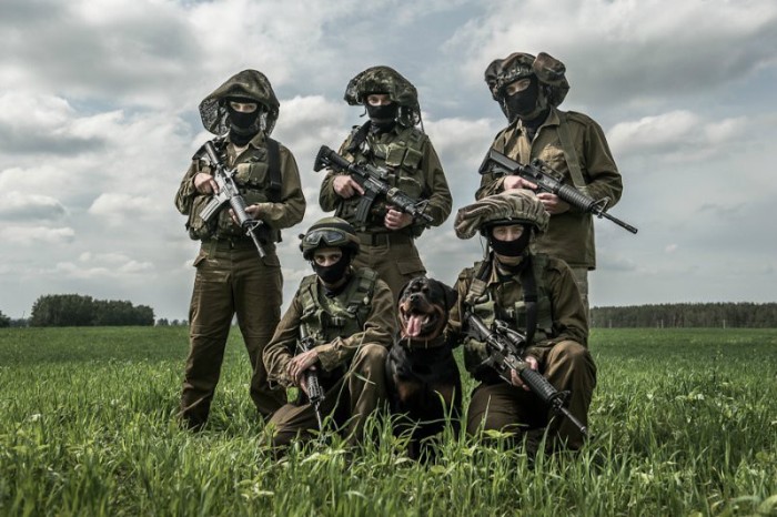 Для чего нужен бесформенный «мешок» на голове израильских военнослужащих (4 фото) Для чего нужен бесформенный «мешок» на голове израильских военнослужащих (4 фото)