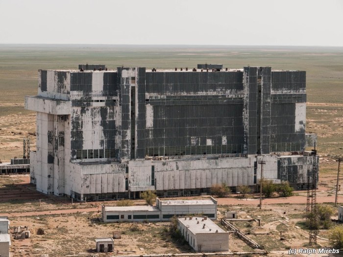 Заброшенные советские шаттлы на космодроме Байконур (29 фото)