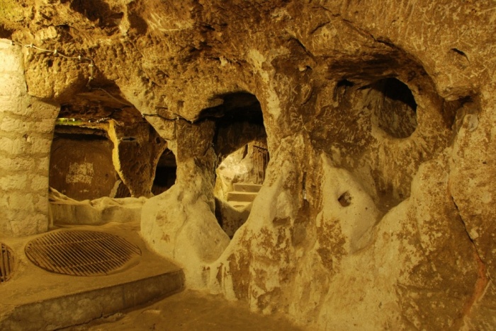Древний подземный город под турецкой деревней (10 фото)