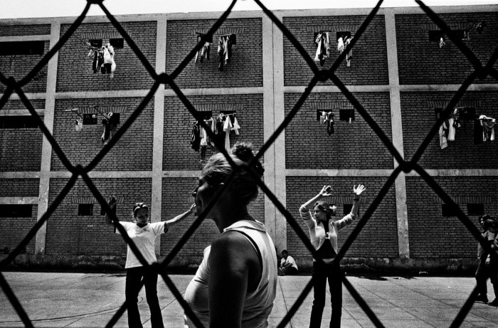 Жизнь в тюрьмах Южной Америки на снимках Валерио Биспури (9 фото)