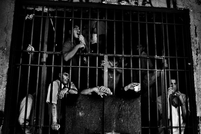 Жизнь в тюрьмах Южной Америки на снимках Валерио Биспури (9 фото)