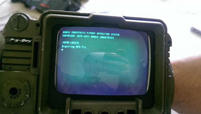 Фанат игры Fallout собрал работающую копию ассистента Pip-Boy 3000 (16 фото)