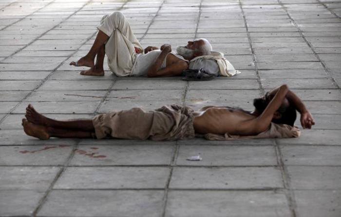 В Пакистане из-за аномальной жары скончалось почти 700 человек (17 фото)