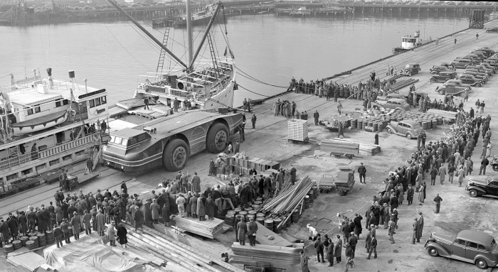 «Вездеход» Antarctic Snow Cruiser, ставший провалом американцев в освоении Антарктиды (16 фото) «Вездеход» Antarctic Snow Cruiser, ставший провалом американцев в освоении Антарктиды (16 фото)