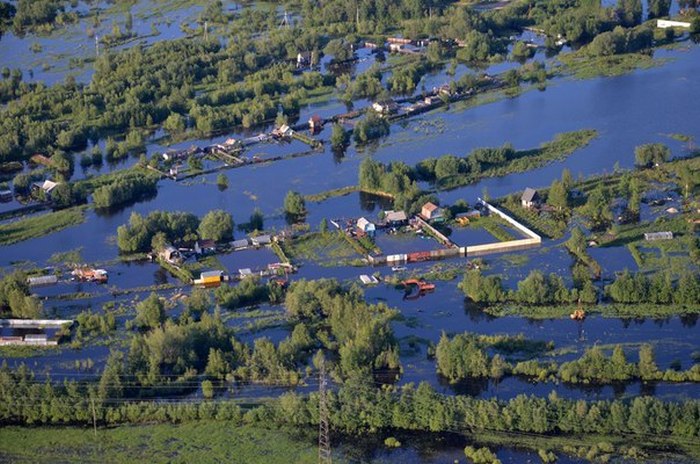 Нефтяное наводнение в Нефтеюганске (14 фото)