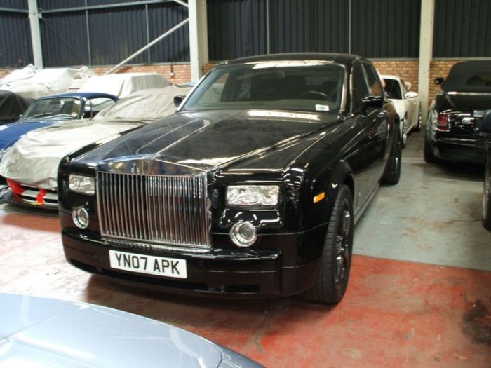Британская полиция продала роскошные авто криминального авторитета (13 фото)