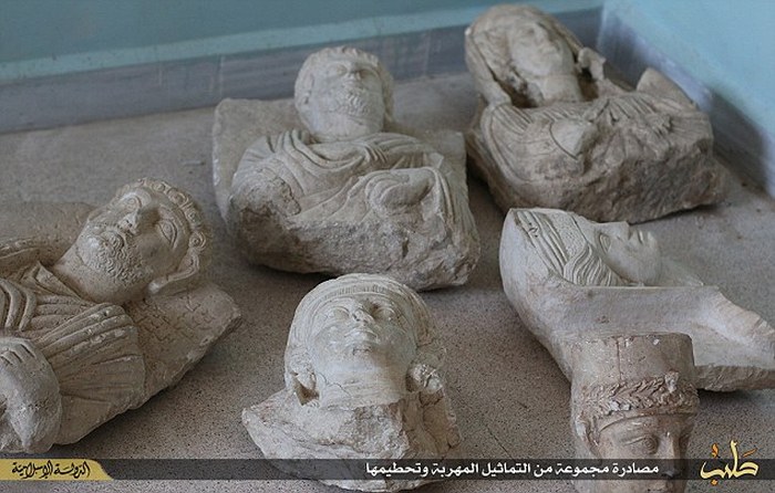 ИГИЛ уничтожил древние памятники в оккупированной Пальмире (13 фото)
