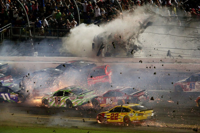 Гонщик NASCAR Остин Диллон попал в страшную аварию, отделавшись лишь ушибами (12 фото + видео)