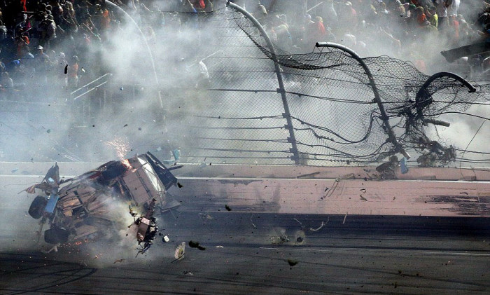 Гонщик NASCAR Остин Диллон попал в страшную аварию, отделавшись лишь ушибами (12 фото + видео) Гонщик NASCAR Остин Диллон попал в страшную аварию, отделавшись лишь ушибами (12 фото + видео)