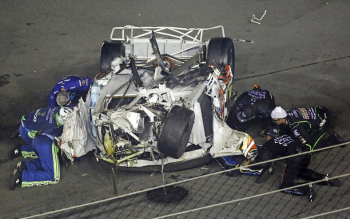 Гонщик NASCAR Остин Диллон попал в страшную аварию, отделавшись лишь ушибами (12 фото + видео) Гонщик NASCAR Остин Диллон попал в страшную аварию, отделавшись лишь ушибами (12 фото + видео)
