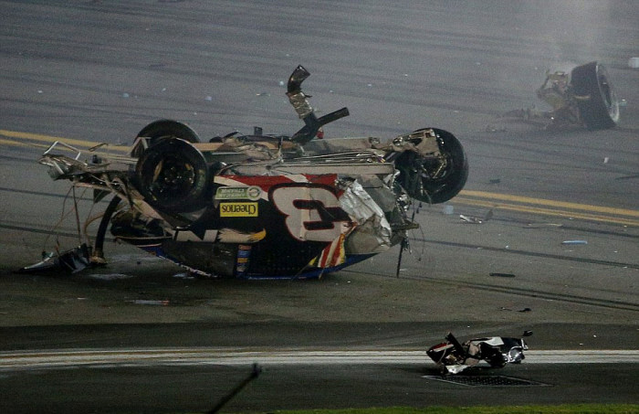 Гонщик NASCAR Остин Диллон попал в страшную аварию, отделавшись лишь ушибами (12 фото + видео) Гонщик NASCAR Остин Диллон попал в страшную аварию, отделавшись лишь ушибами (12 фото + видео)