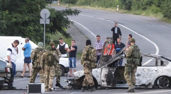 В Мукачево идет вооруженное противостояние между «Правым сектором» и милицией (10 фото + 2 видео)