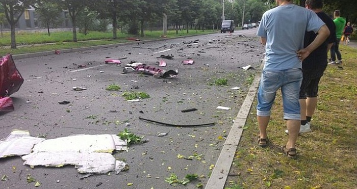 В Донецке взорвался заминированный автомобиль, на котором ехала секретарь главы ДНР (6 фото)