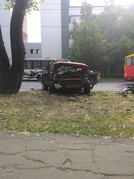В Донецке взорвался заминированный автомобиль, на котором ехала секретарь главы ДНР (6 фото)