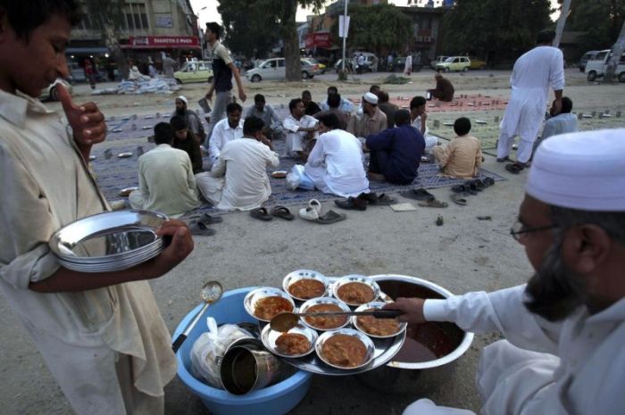 Условия жизни большей части населения Пакистана (20 фото)