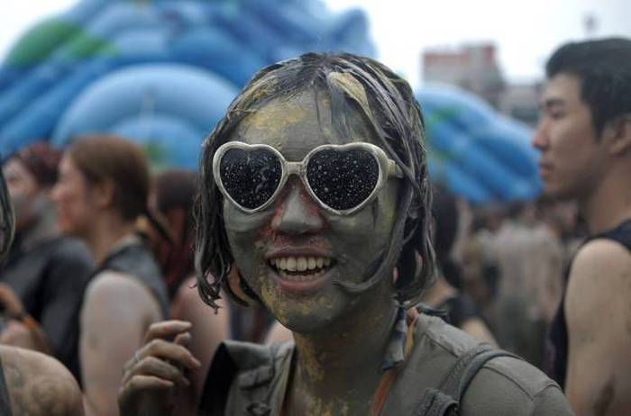 Boryeong Mud Festival – фестиваль купания в грязи (28 фото)