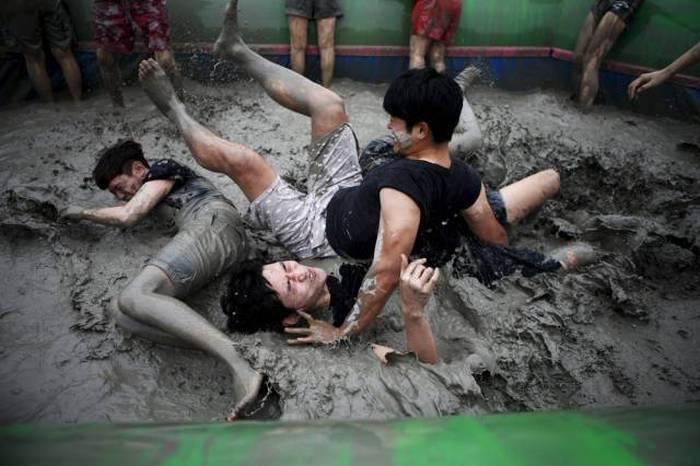 Boryeong Mud Festival – фестиваль купания в грязи (28 фото)