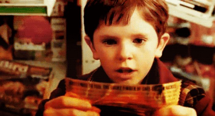 Повзрослевший мальчик Чарли Бакет (Фредди Хаймор) из фильма «Чарли и шоколадная фабрика» (6 фото)