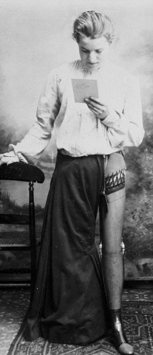 Кожаные протезы начала XX века (12 фото)