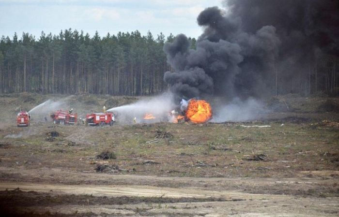На авиашоу под Рязанью разбился боевой вертолет Ми-28Н «Ночной охотник» (6 фото + видео)