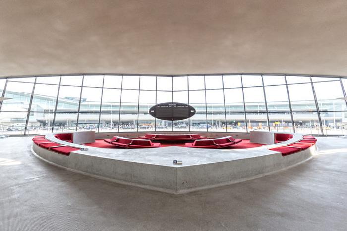 Удивительный заброшенный терминал нью-йоркского аэропорта имени Джона Кеннеди (22 фото)