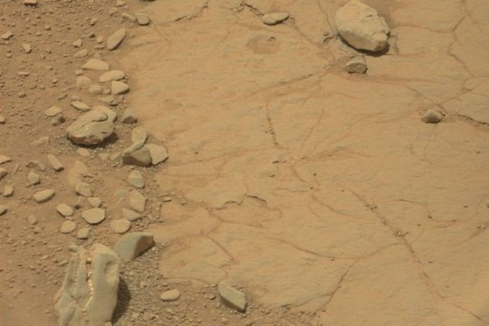 Неожиданные объекты на снимках Марса (10 фото)