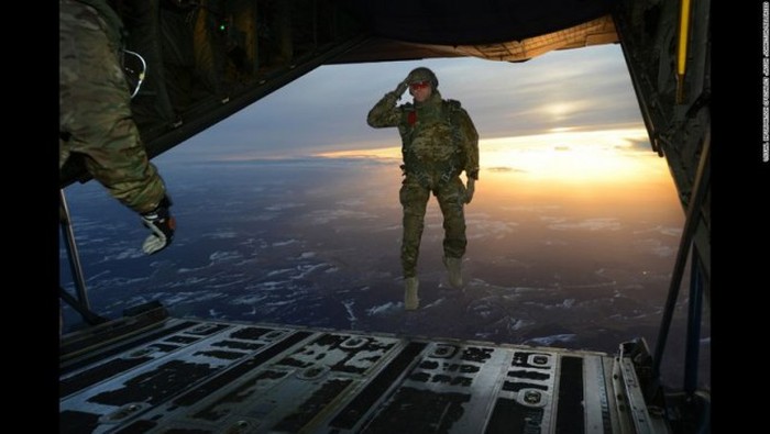 Красивые военные снимки, сделанные в правильный момент времени (46 фото)