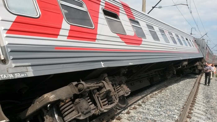 В Мордовии 4 вагона пассажирского поезда сошли с рельс (4 фото)