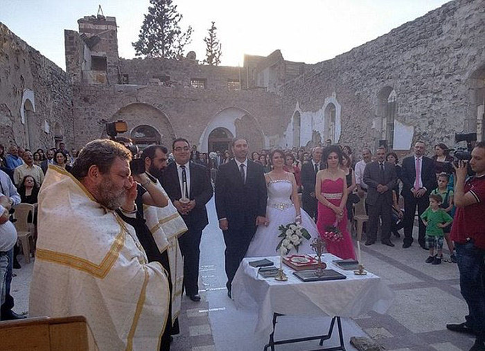 Свадьба в сирийских руинах (10 фото)