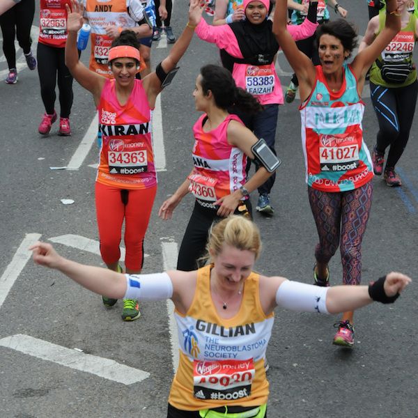Британка приняла участие в марафоне во время месячных, не используя гигиенических средств (6 фото)