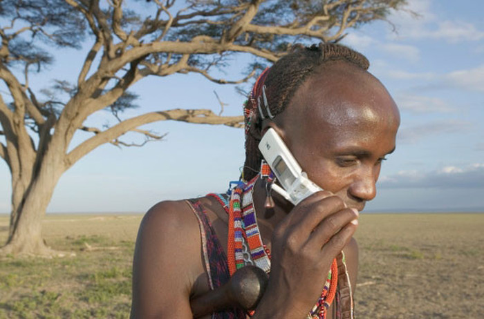 Роль современных технологий в жизни племен (19 фото)