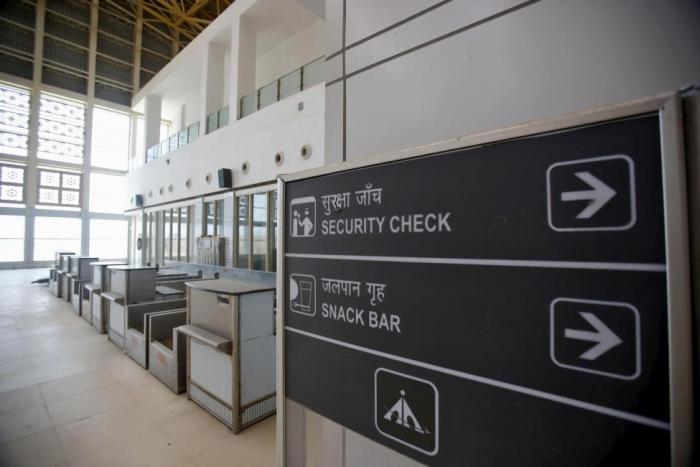 Заброшенный терминал в индийском аэропорту (19 фото)