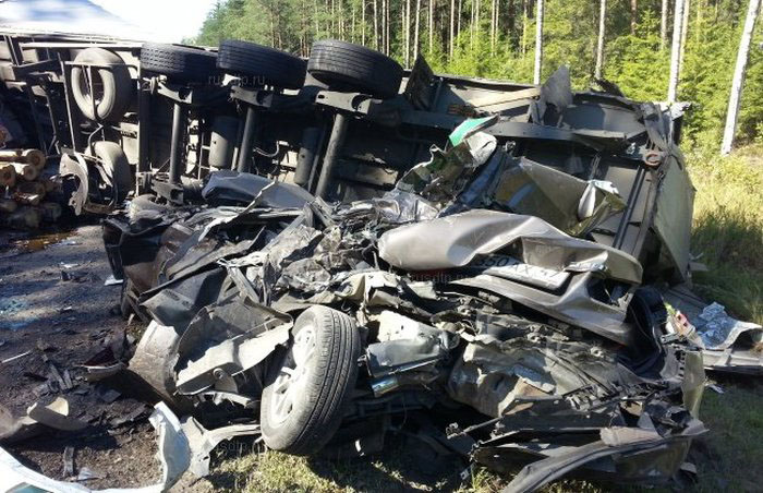 В Ленинградской области на трассе А114 произошло массовое ДТП. Есть пострадавшие (16 фото)