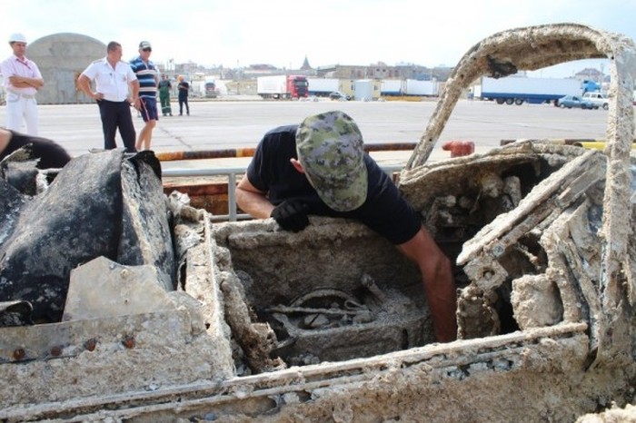 Поисковики раскрыли тайну гибели штурмовика ИЛ-2 и его летчика, найденных в Керченском проливе (19 фото)