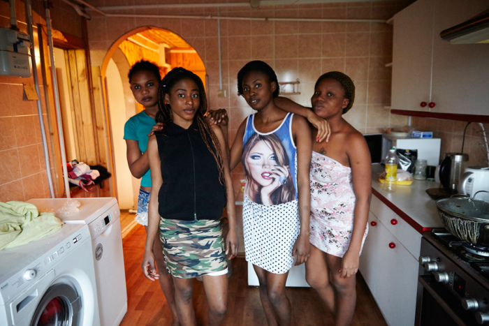 Девушки-нигерийки рассказали об ужасах сексуального рабства в России (18 фото)