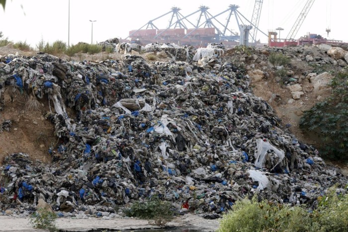 В Бейруте ищут пути выхода из мусорного кризиса (18 фото)