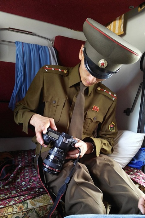 Новые снимки о жизни простых граждан Северной Кореи (14 фото)