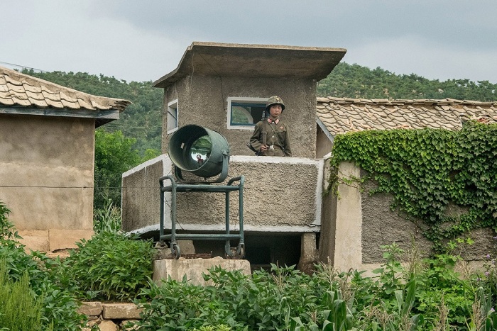Новые снимки о жизни простых граждан Северной Кореи (14 фото)