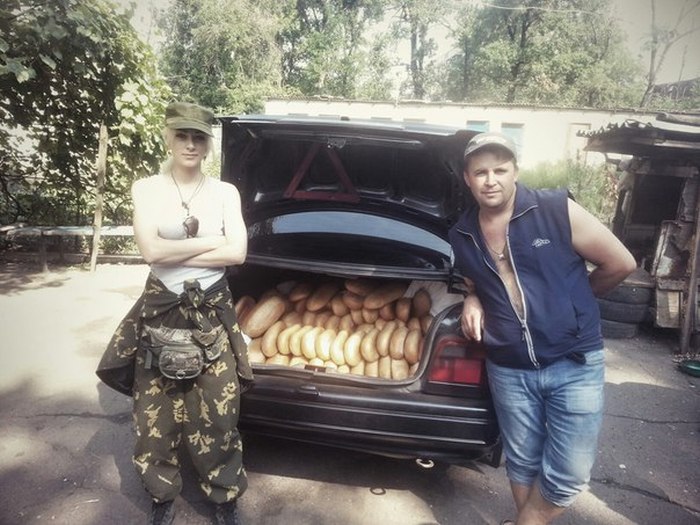Бывшая участница проекта «Дом-2» Наталья Хим пригласила Ксению Собчак на Донбасс (23 фото)