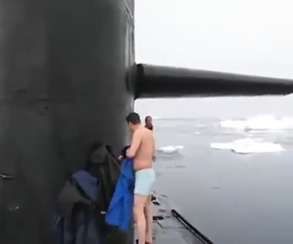 Как закаляются русские подводники