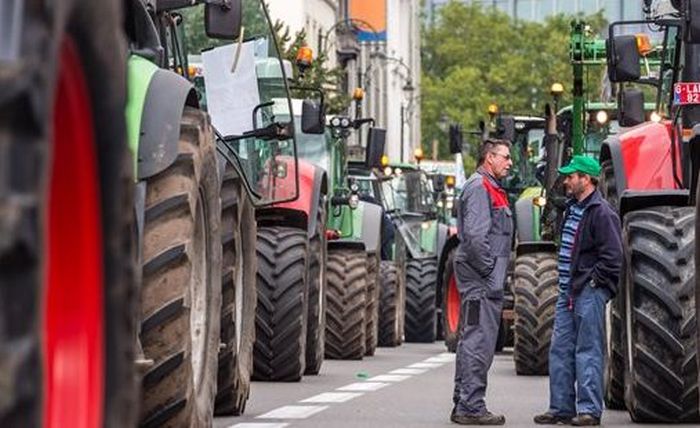 Фермеры устроили акцию протеста в Брюсселе (16 фото + видео)
