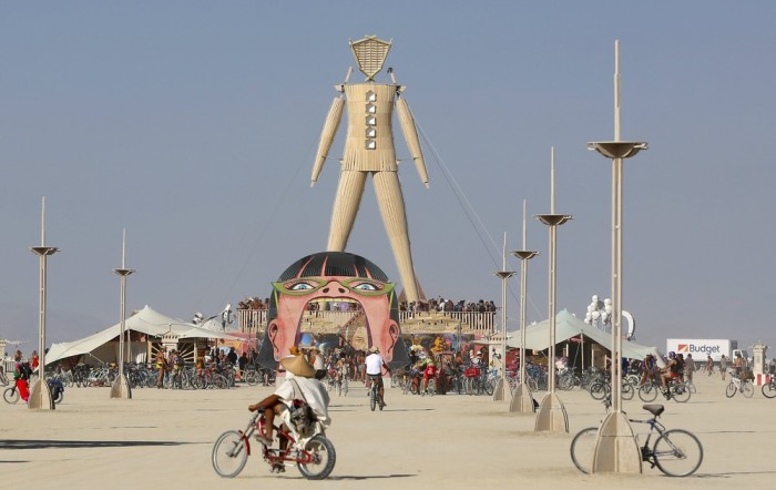 Как проходит фестиваль «Burning Man» 2015 (52 фото)