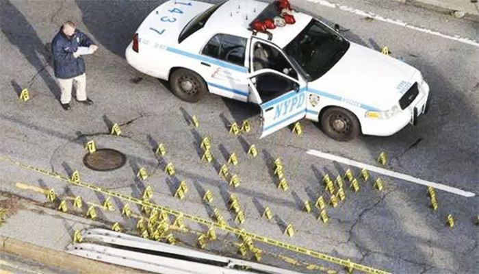 Стреляя в преступника, нью-йоркские полицейские промахнулись 83 раза (5 фото + видео)