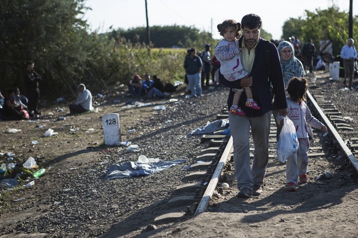 Репортаж с венгерского лагеря для беженцев (25 фото)