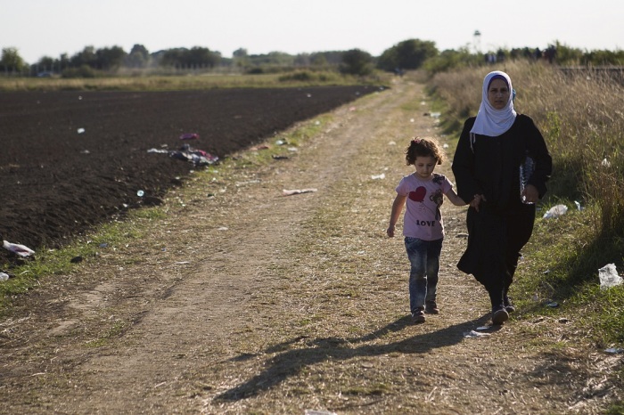 Репортаж с венгерского лагеря для беженцев (25 фото)