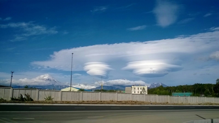 Необычные облака в небе над Камчаткой (7 фото)